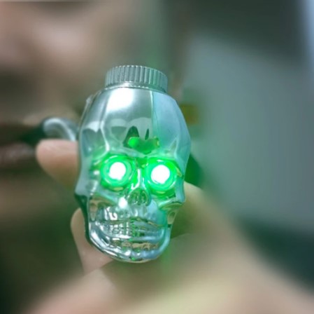 Skull Smoking Pipe With Light Up EYES Metal Bowl LED Lights